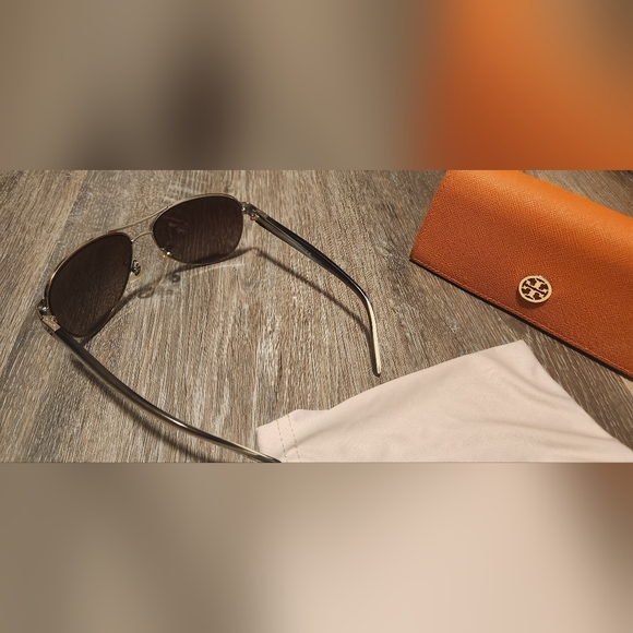 Tory Burch Sunglasses - Picture 5 of 6